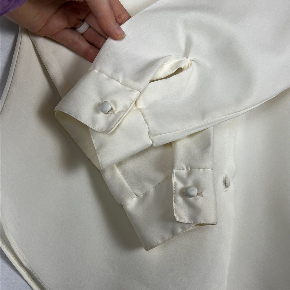 Vintage 1950 Laura Mae Cream Blouse with Embroidered Flowers - Picture 2 of 10